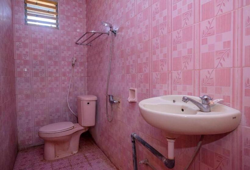 Номер Deluxe, Reddoorz Near Pelabuhan Nusantara Parepare