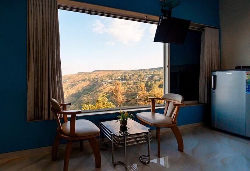 デラックスルーム, Treebo Raval Resort With Valley View
