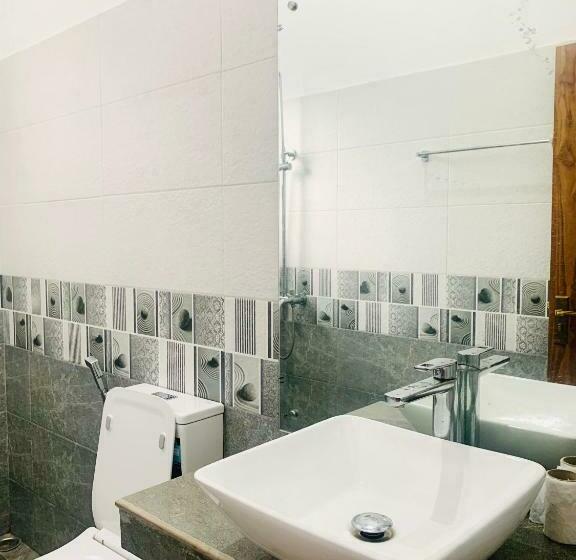 اتاق لوکس با بالکن, Jungle City Hostel