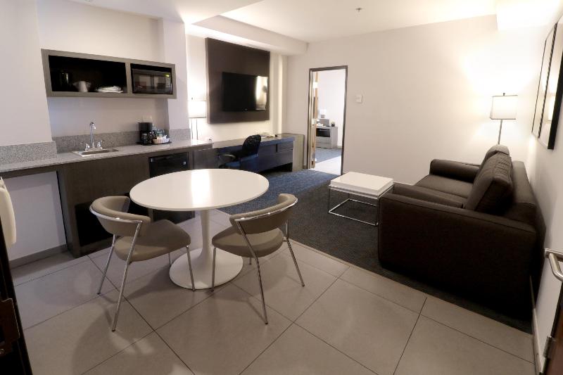 Люкс Кровать Кинг, Holiday Inn Express Hotel & Suites Hermosillo, An Ihg