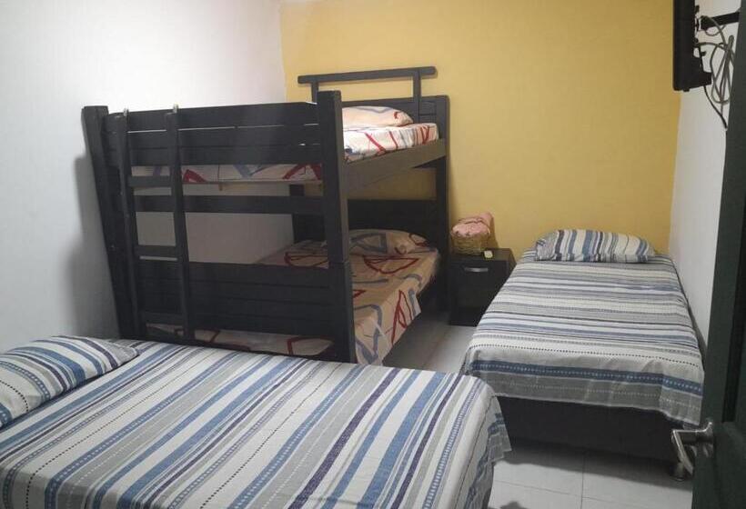 Quarto Quádruplo Estandar, Casa Flor De Liz