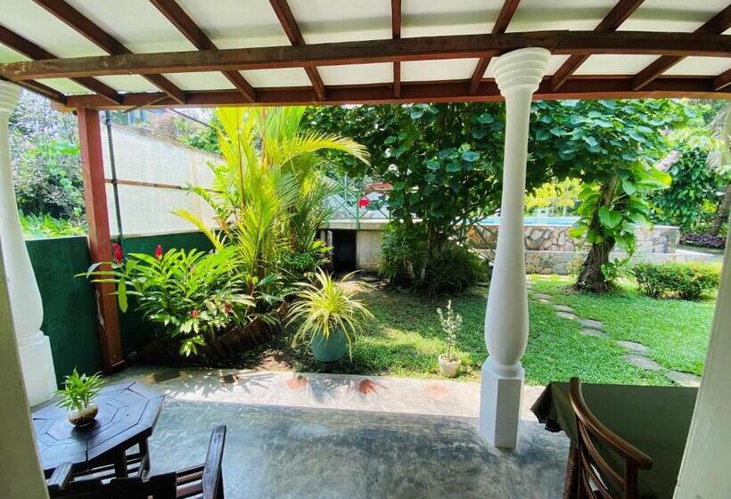Трехместный Номер Стандарт Вид на Сад, Nature Villa Unawatuna