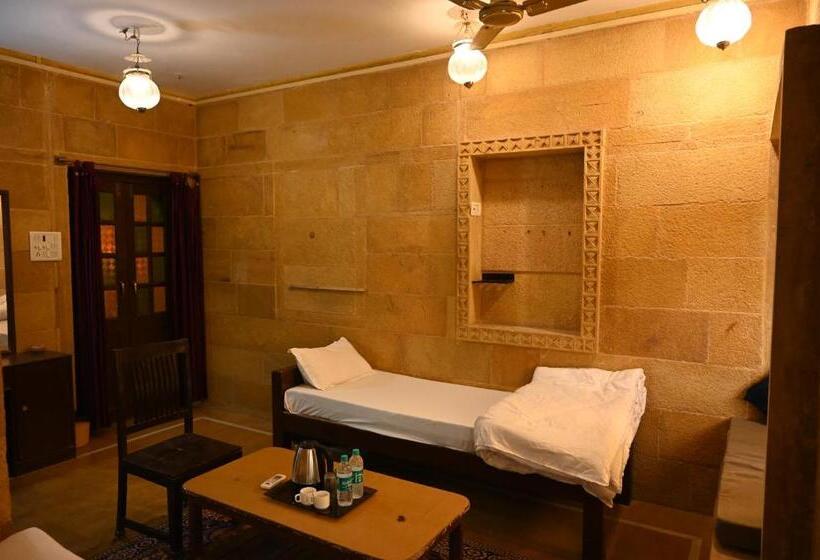 高级家庭房间, Navodaya Jaisalmer