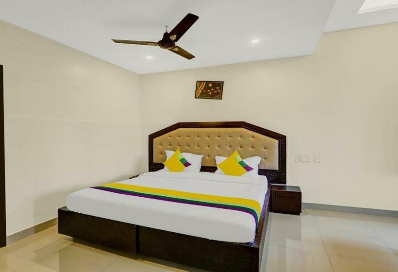 Номер Стандарт, Itsy Hotels Regalia Grand, 500 Mtrs From Madikeri Fort