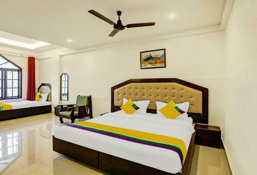 Номер Deluxe, Itsy Hotels Regalia Grand, 500 Mtrs From Madikeri Fort