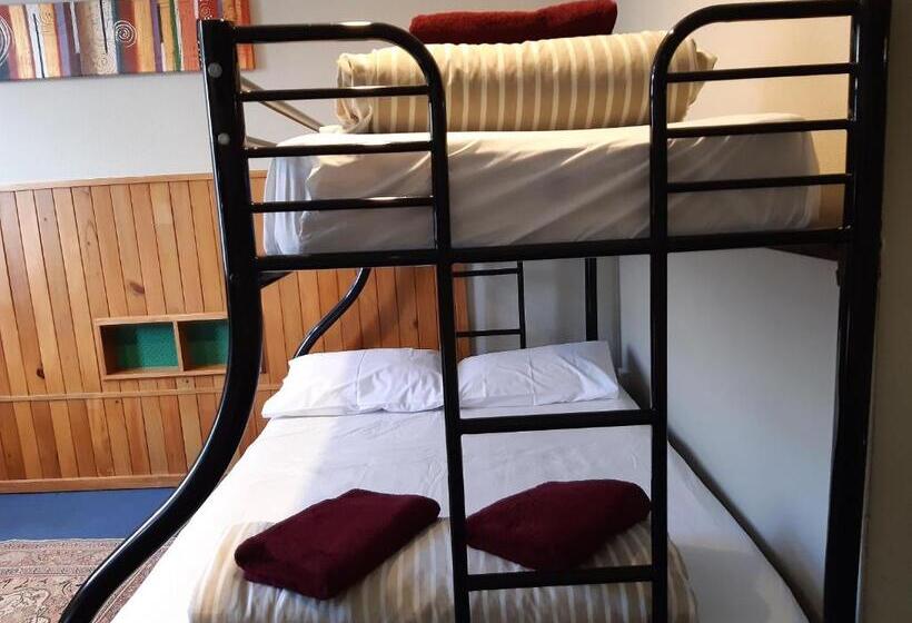 Семейный Номер, Ariki Backpackers