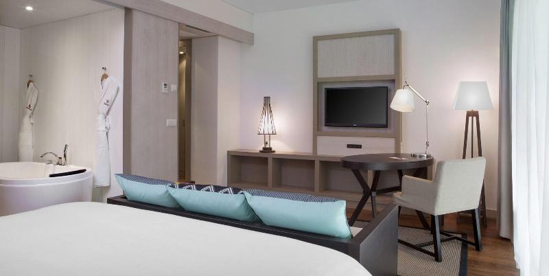 غرفة قياسية سرير كينج, Sheraton New Caledonia Deva Spa & Golf Resort