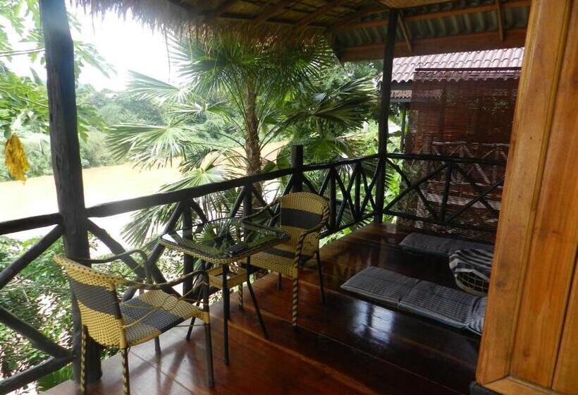 Standard bungalow river view, Thongbay Guesthouse