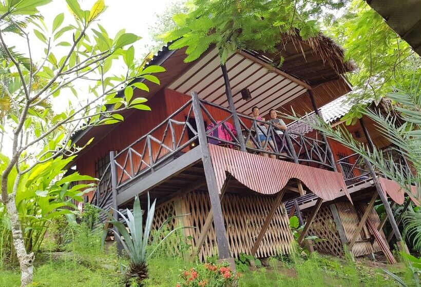 Standard bungalow river view, Thongbay Guesthouse