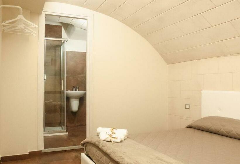 Номер Стандарт, Little House