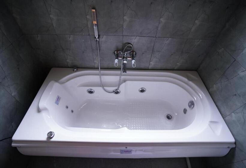 带大床的套房, Ravishing Retreat Resort