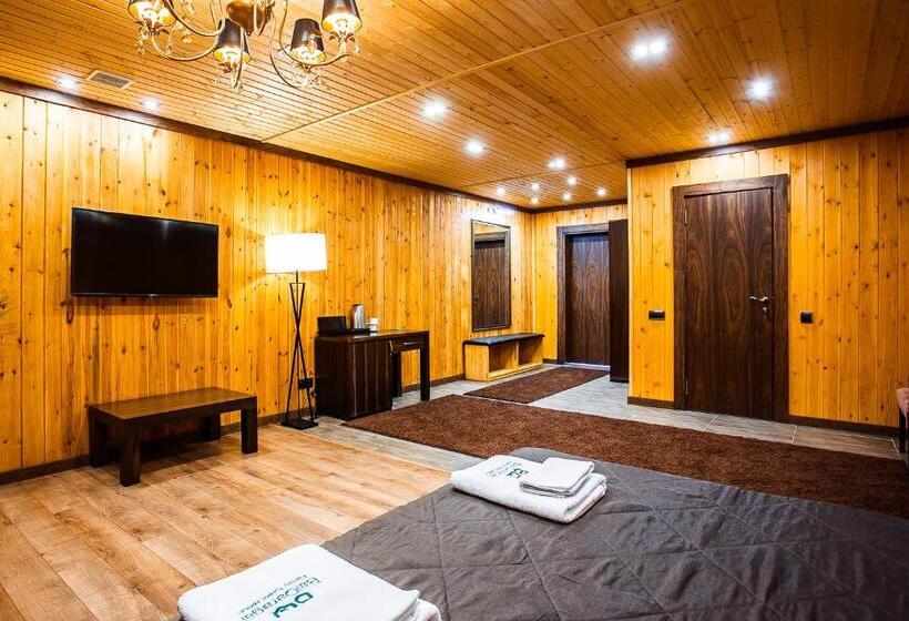 디럭스 룸 킹사이즈 침대, Balqaragai Forest Family Resorts