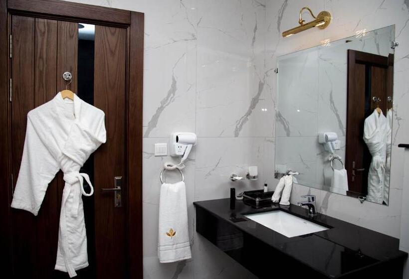 اتاق سوپریور با تخت بزرگ, The Orchard Hotel Lahore