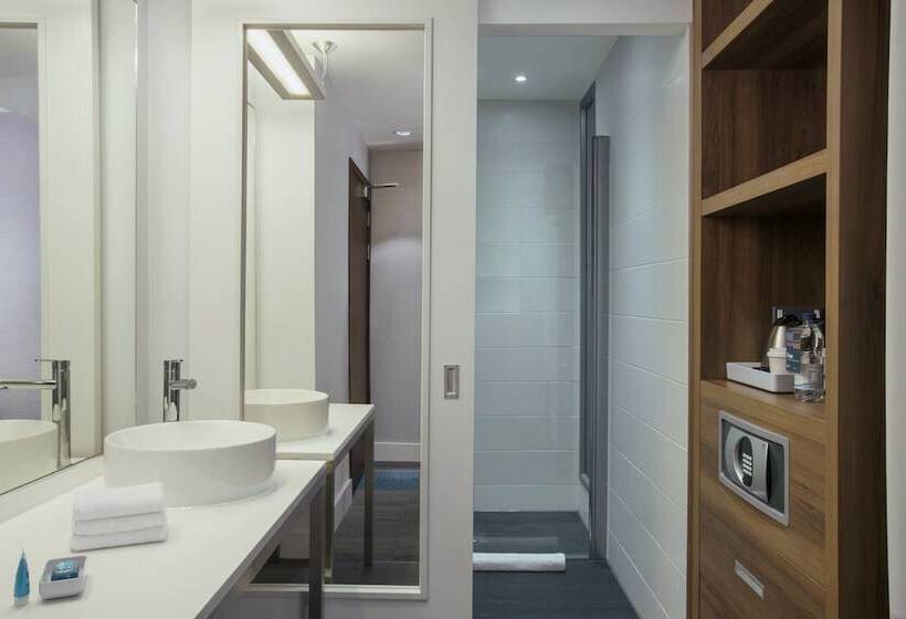 Номер Стандарт, Aloft Liverpool