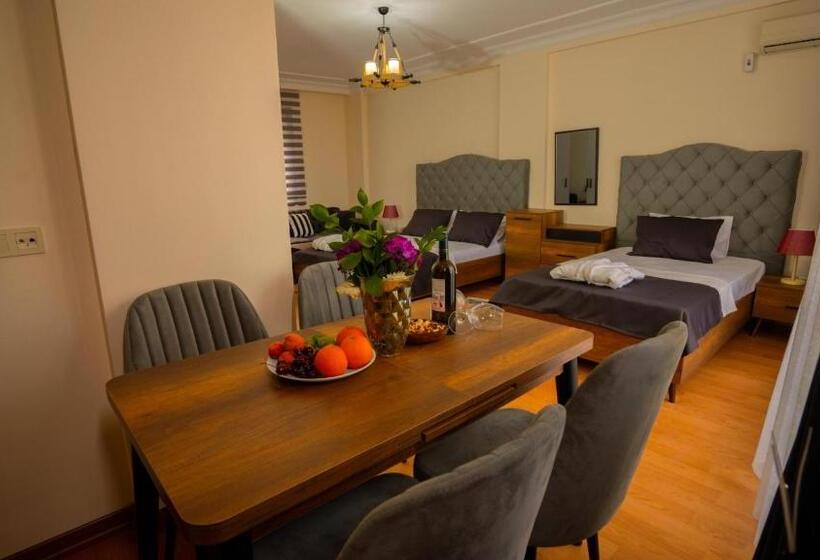 اتاق استاندارد چهار تخته با چشم‌انداز دریا, Cihangir By Aydin Suite