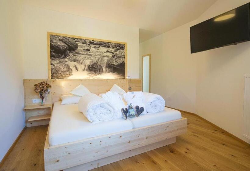 Quarto Superior com Sacada, Der Paternwirt