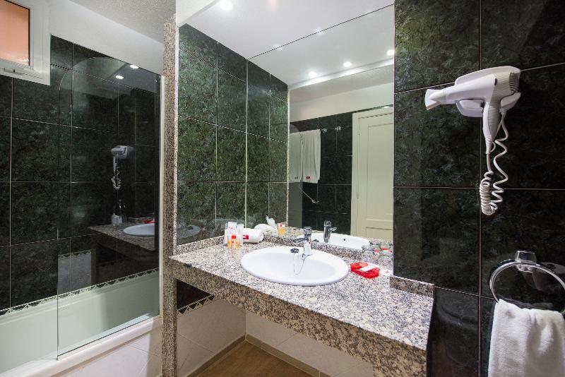 Номер Deluxe, Grand Zuri Dumai