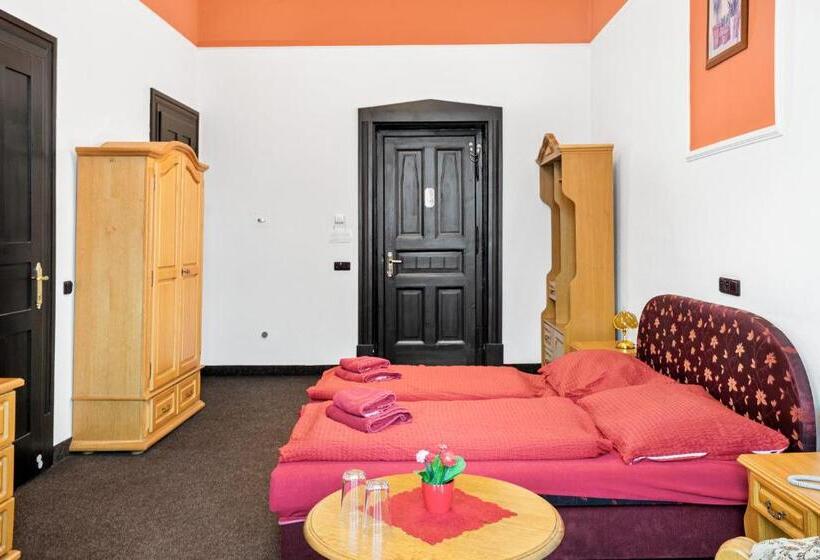 Quarto Quádruplo Estandar, Obecní Dům