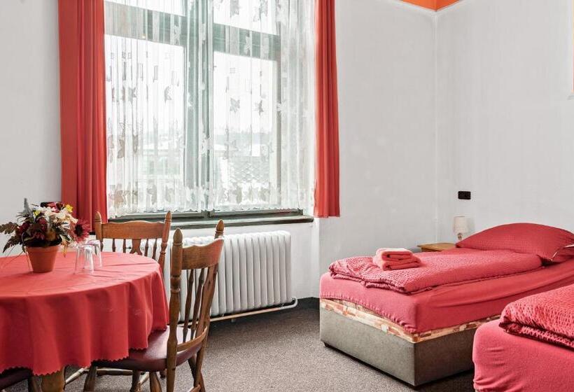 Quarto Quádruplo Estandar, Obecní Dům