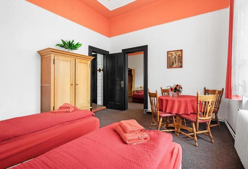 Quarto Quádruplo Estandar, Obecní Dům