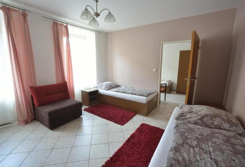 Quarto Quadruple Standard, Penzion Best