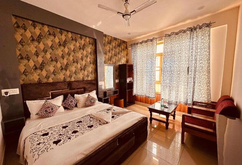 اتاق لوکس, Gulmarg Residency, Kunzer Gulmarg