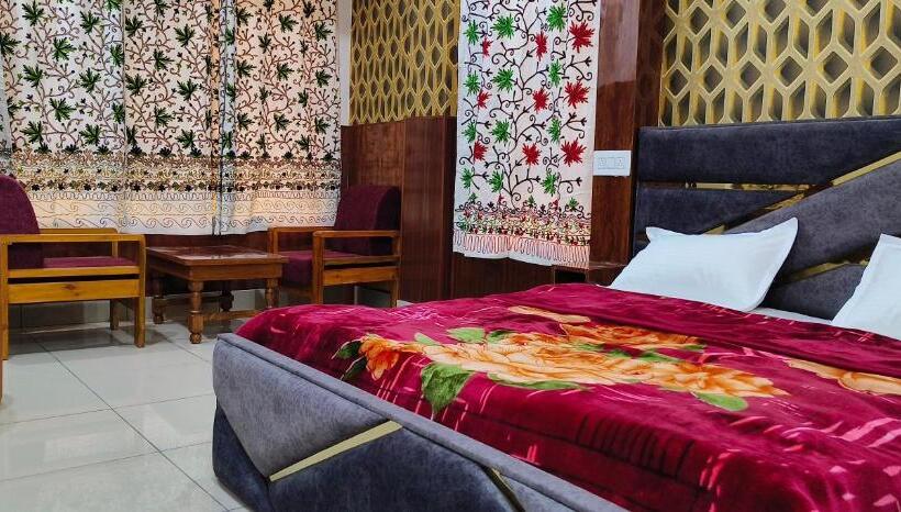 اتاق لوکس, Gulmarg Residency, Kunzer Gulmarg