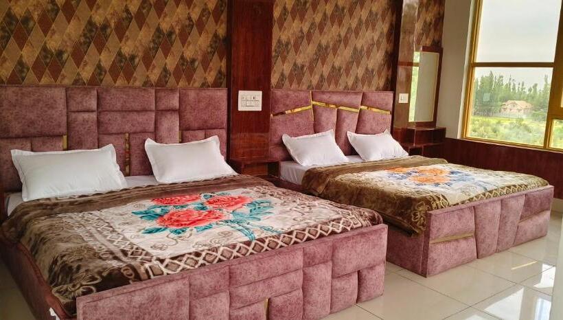 اتاق خانوادگی با چشم‌انداز باغ, Gulmarg Residency, Kunzer Gulmarg