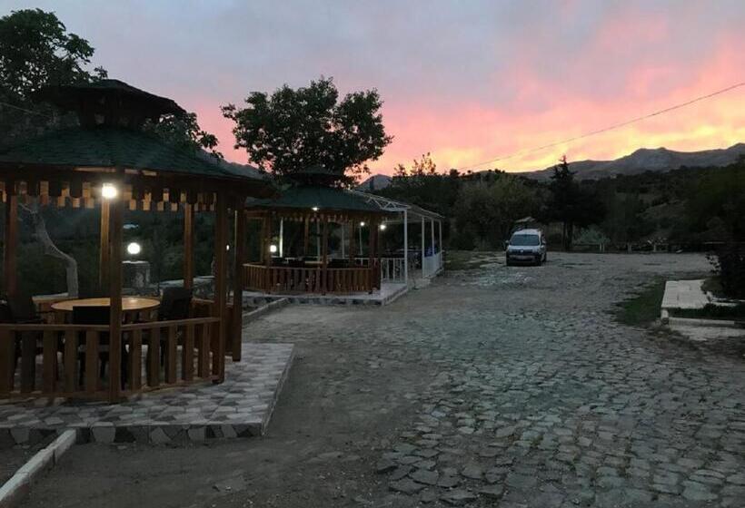 اتاق استاندارد سه تخته با چشم‌انداز باغ, Karadut Pension Nemrut