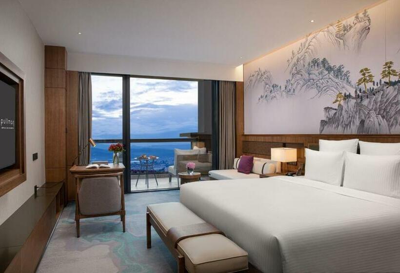 Номер Executive Кровать Кинг, Pullman Yuxi Falcon
