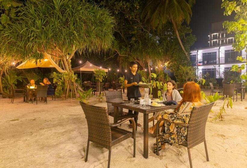Standard Triple Room with Terrace, Atoll Residence Dhangethi