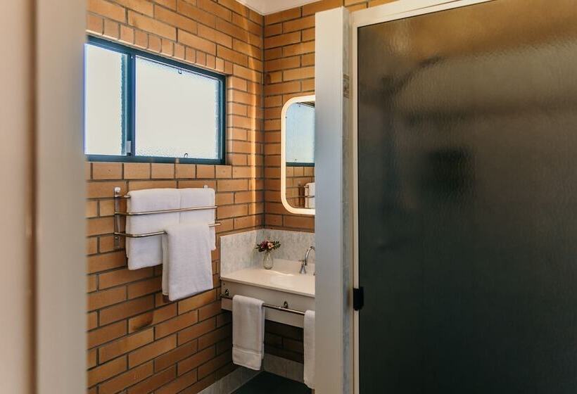 اتاق خانوادگی, Oasis Motor Inn Blackall