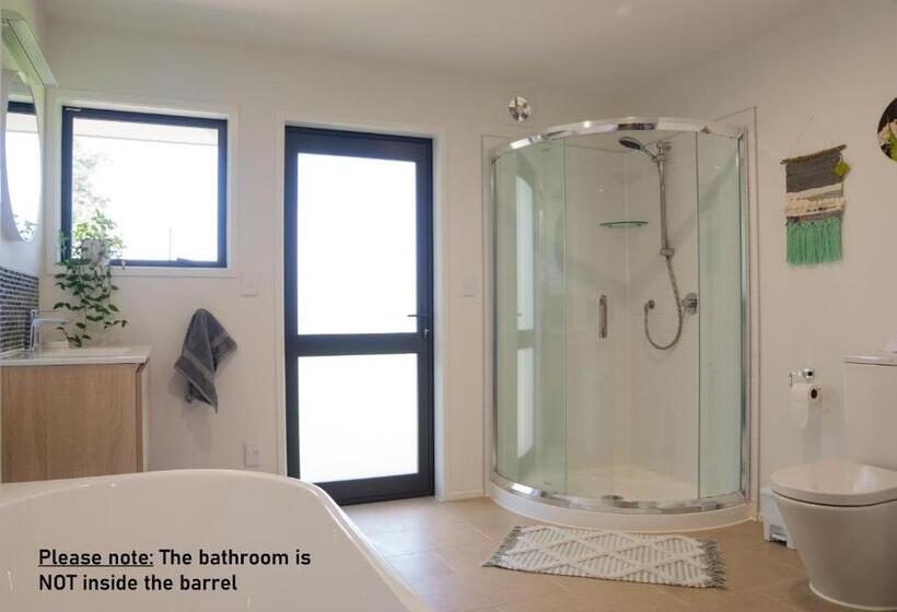 스탠다드 룸 산 전망, Marlborough Wine Barrel Cabins