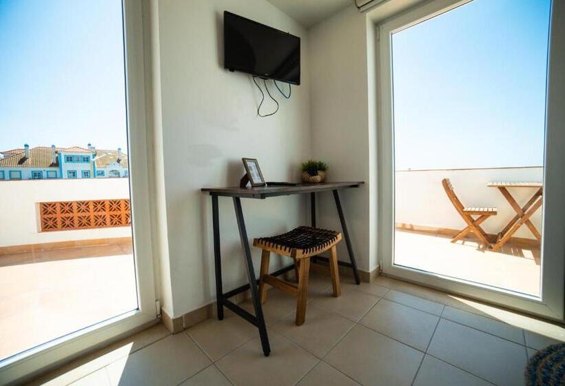 Номер Стандарт Вид на Море с Балконом, Alex Surf Hostel