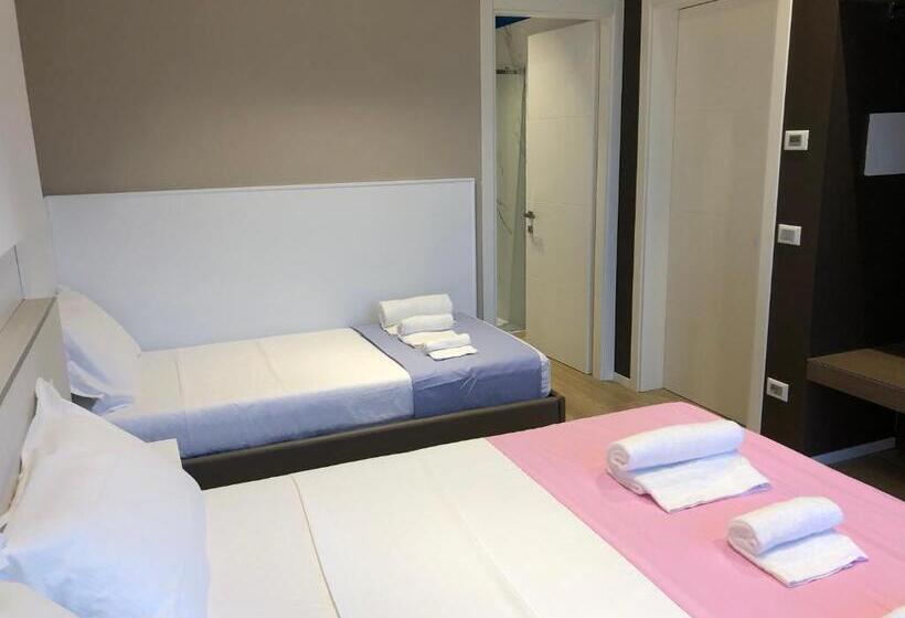 اتاق استاندارد سه تخته با بالکن, Approdo Residence
