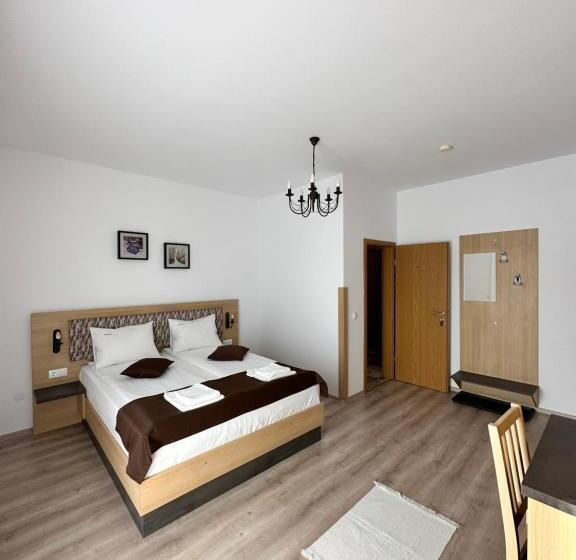 اتاق استاندارد چهارنفره با بالکن, Vila Paltinis