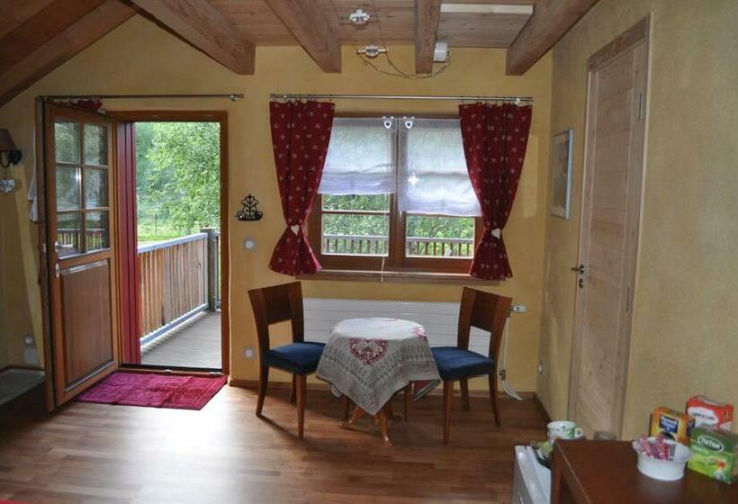 Номер Deluxe с Балконом, Chambre Merisier Dans Une Ferme Avec étang Privé Au Coeur De La Région Des Mille étangs, Faucogney E