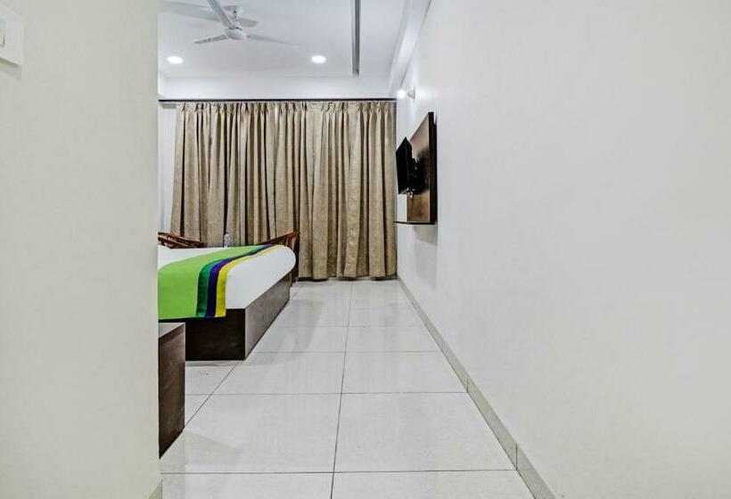Номер Стандарт, Treebo Kamron Regency Sector 80