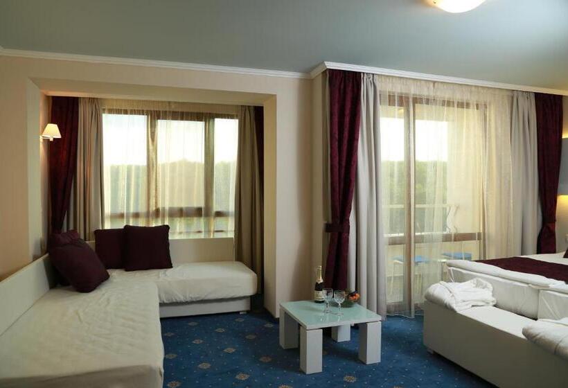 Трехместный Номер Стандарт с Балконом, Perla Royal Hotel   All Inclusive