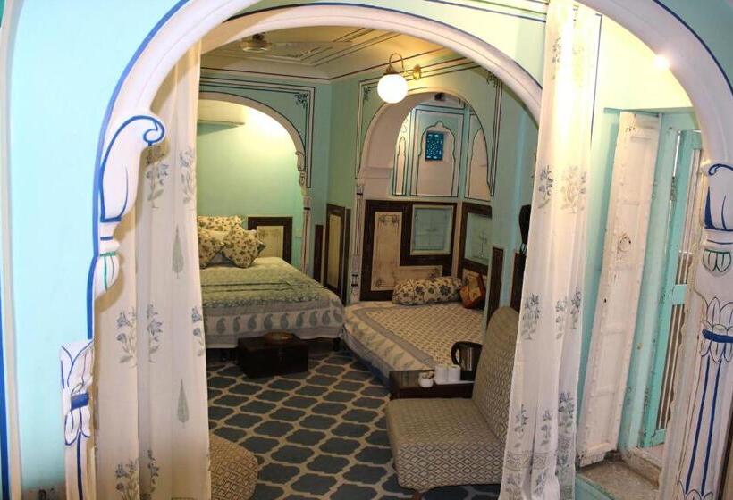 标准三人间, Jaipur Haveli