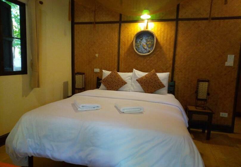 Номер Стандарт с Балконом, Baanwangnamkeaw Lodge