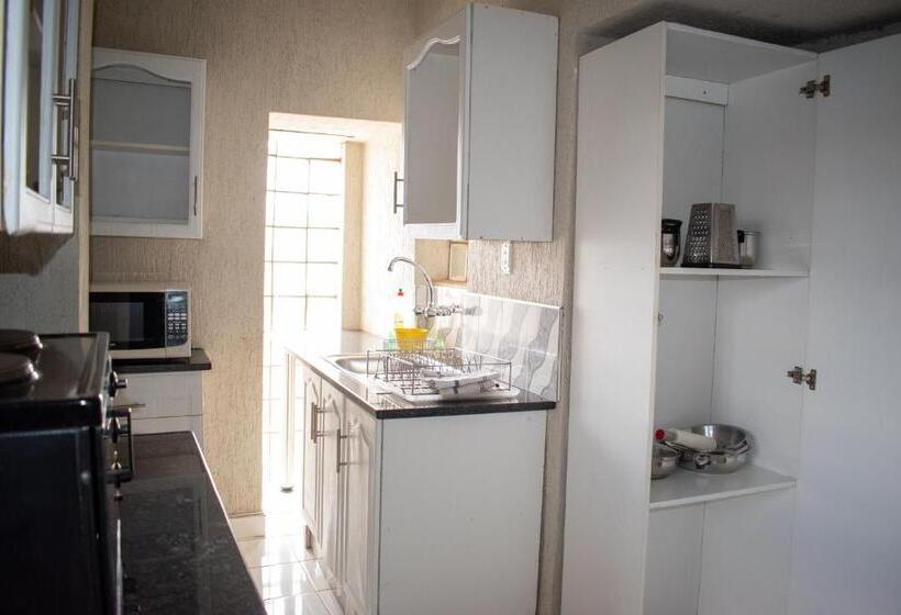 جناح ديلوكس سرير كينج, Lenasia Guest Lodge