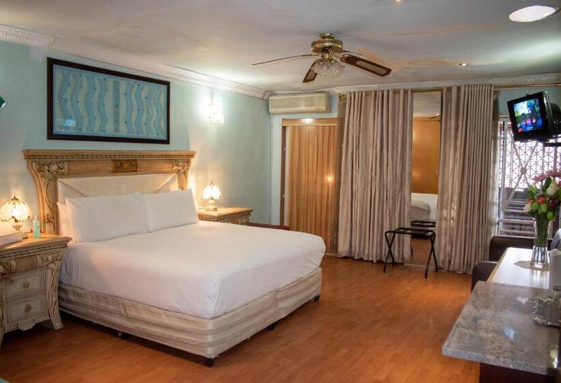 غرفة قياسية رباعية, Lenasia Guest Lodge