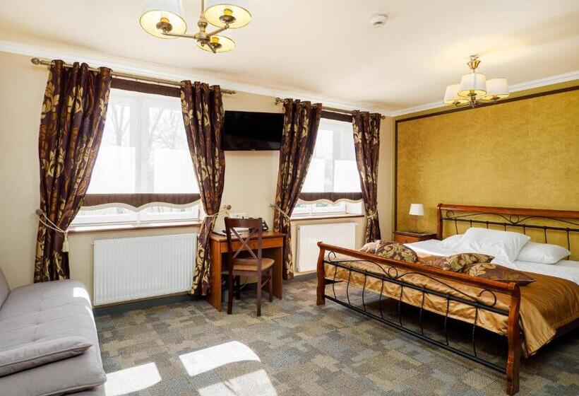 غرفة قياسية ثلاثية, Resort Strzelnica