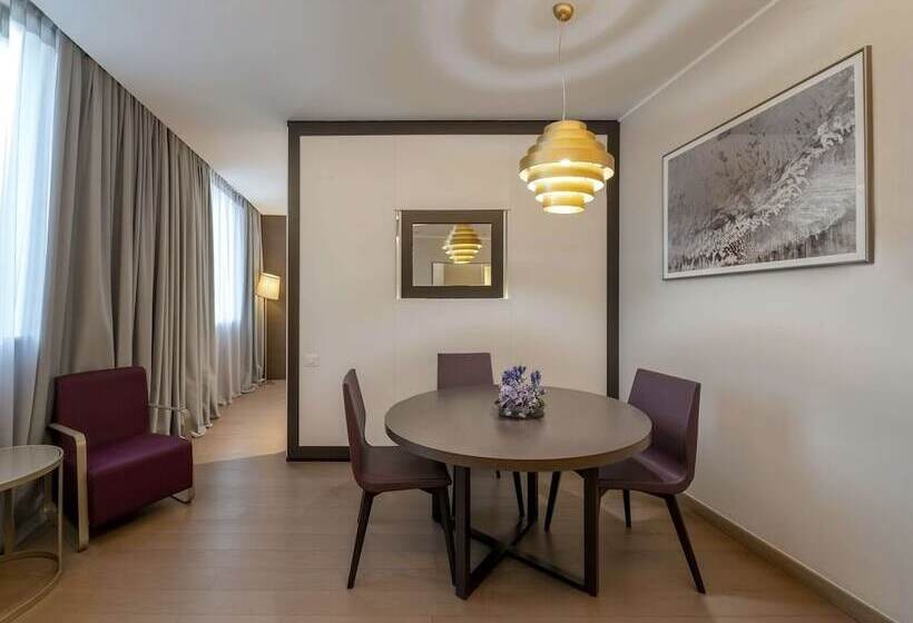 Люкс Кровать Кинг, Doubletree By Hilton Hotel Yerevan City Centre