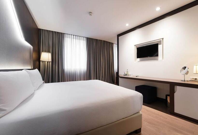Люкс Кровать Кинг, Doubletree By Hilton Hotel Yerevan City Centre