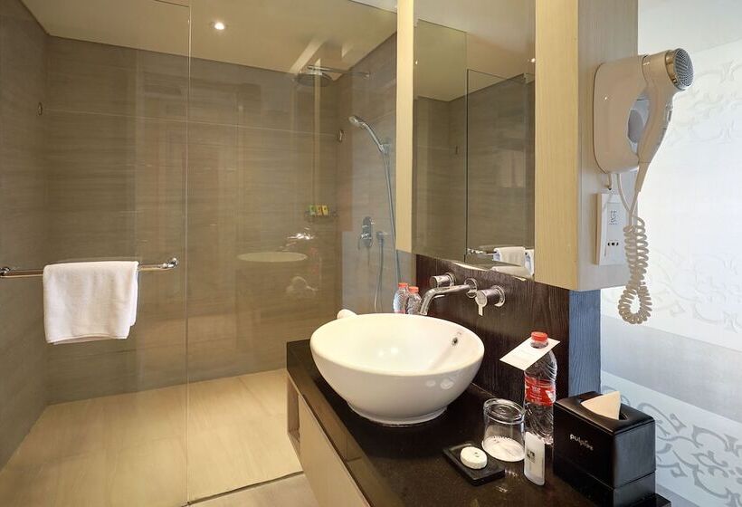 Люкс Вид на Бассейн, Swiss Belhotel Tuban Bali