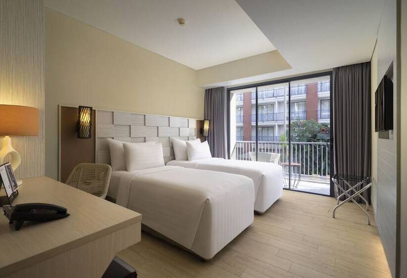 Номер Deluxe Вид на Бассейн, Swiss Belhotel Tuban Bali