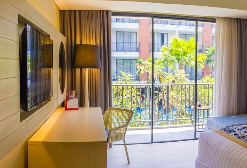 Номер Deluxe Вид на Бассейн, Swiss Belhotel Tuban Bali