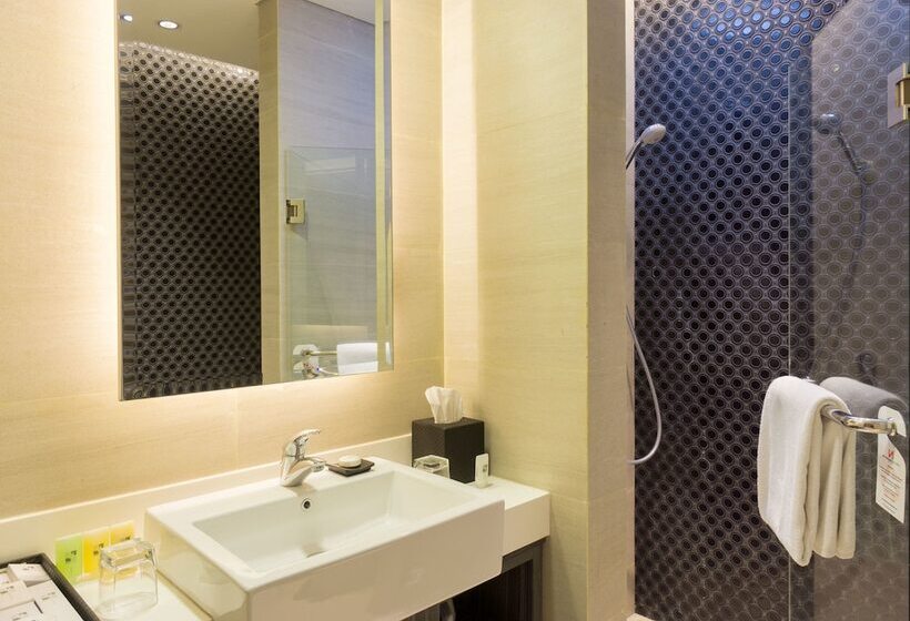 Номер Deluxe, Swiss Belhotel Tuban Bali